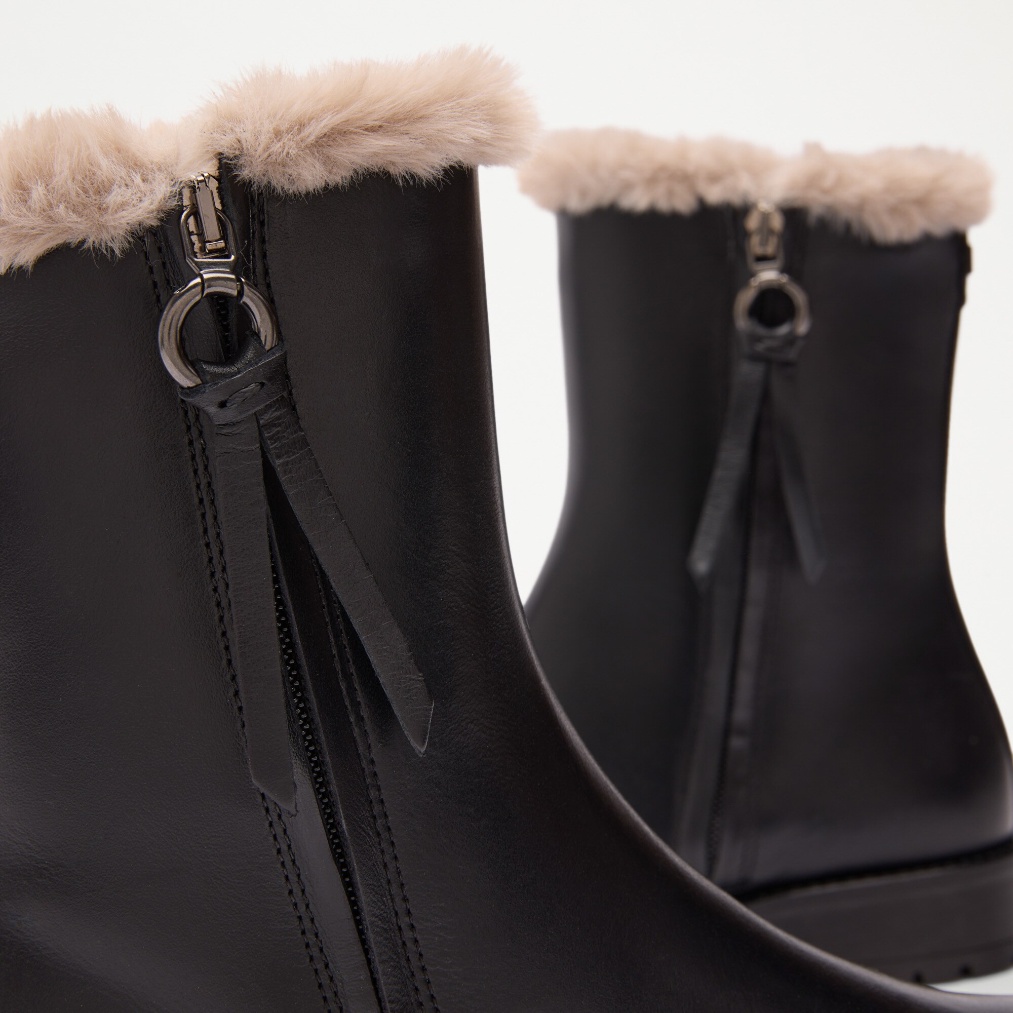 Lake<br>Side Zip Faux Fur Lined Boot