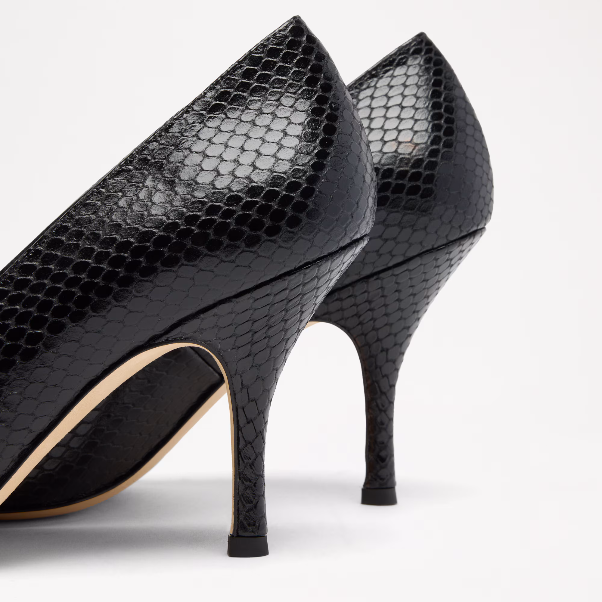 Hillcliffe Court High<br>High Heeled Court