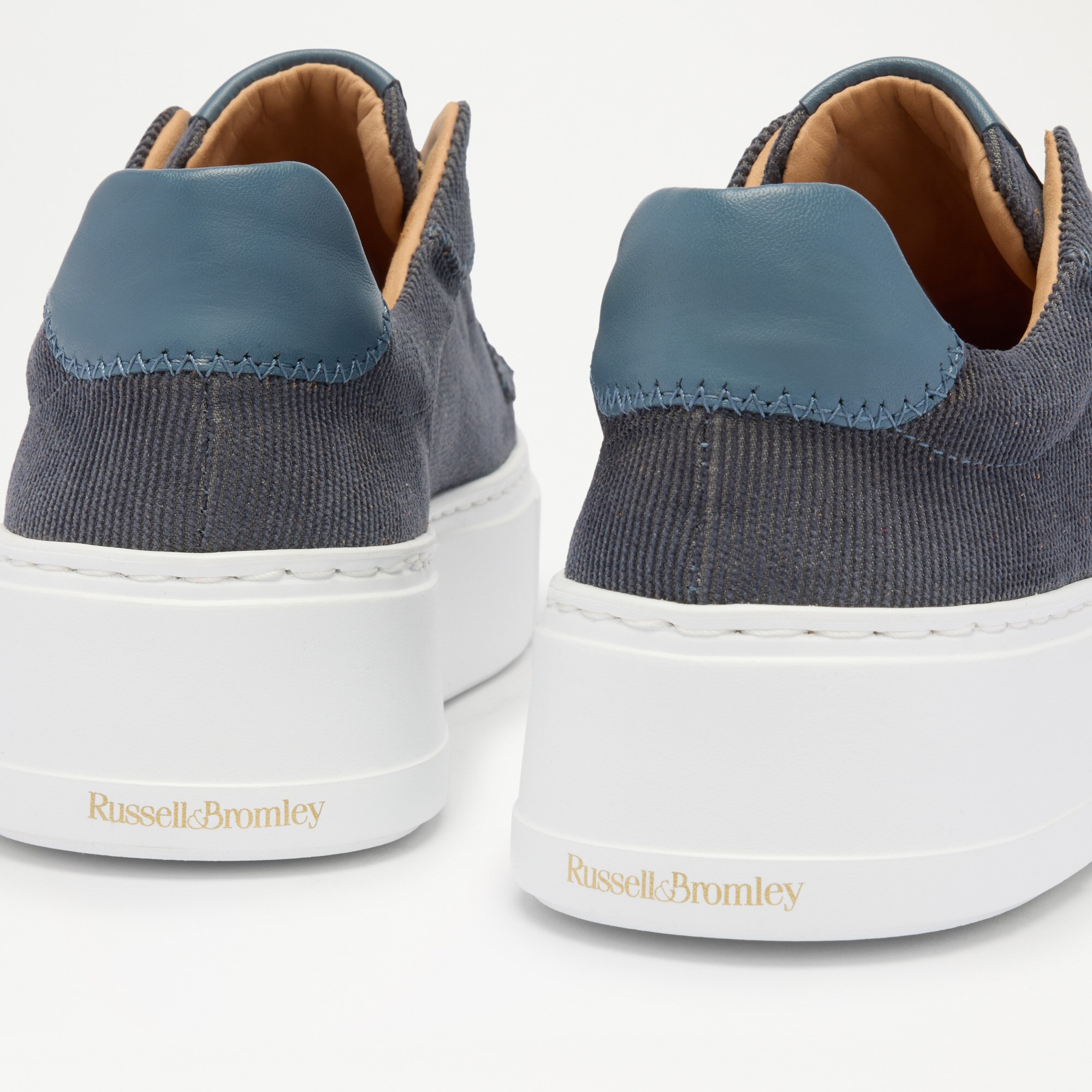 Park Mid<br>Flatform Mid Laceless Trainer