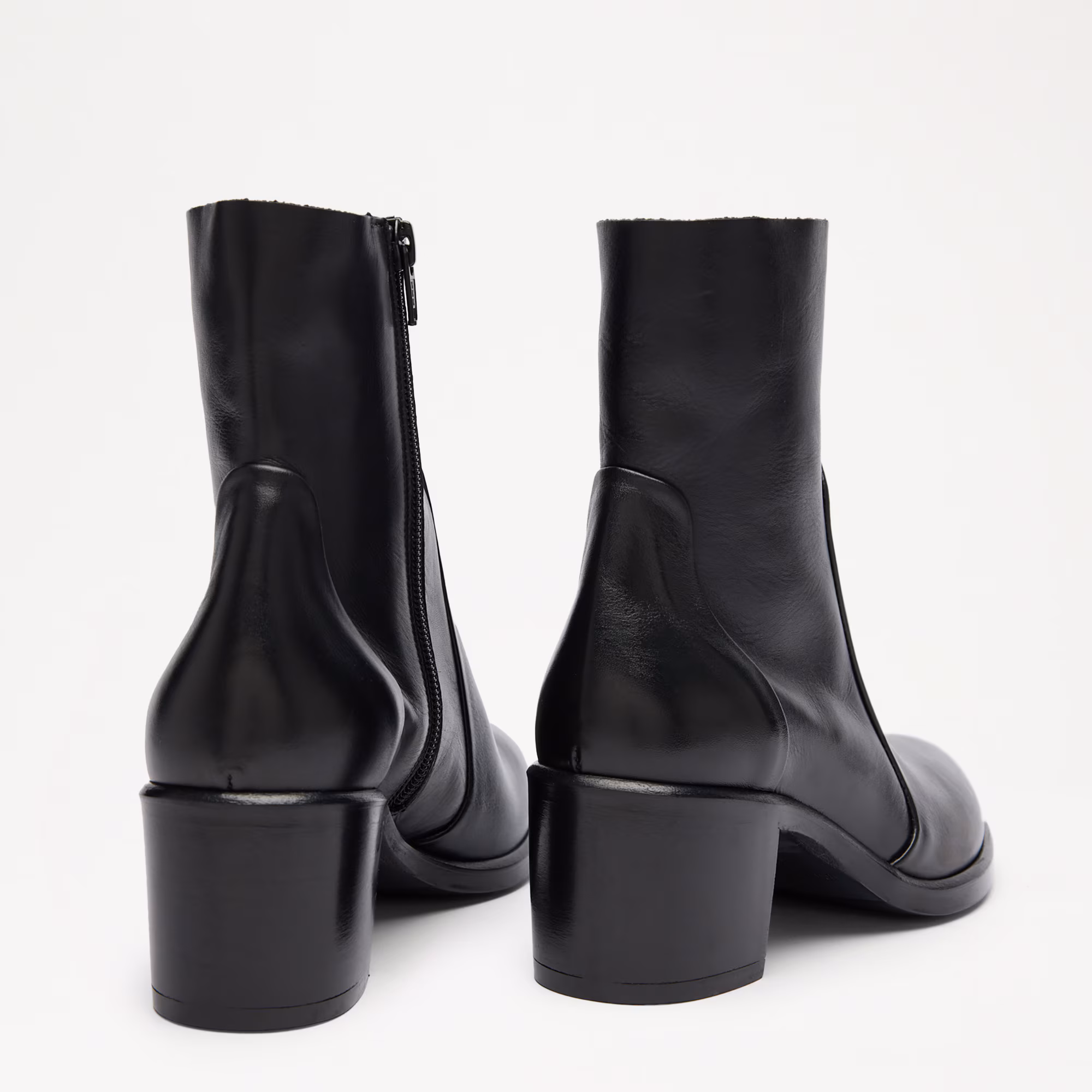Kicking<br>Slim Ankle Boot