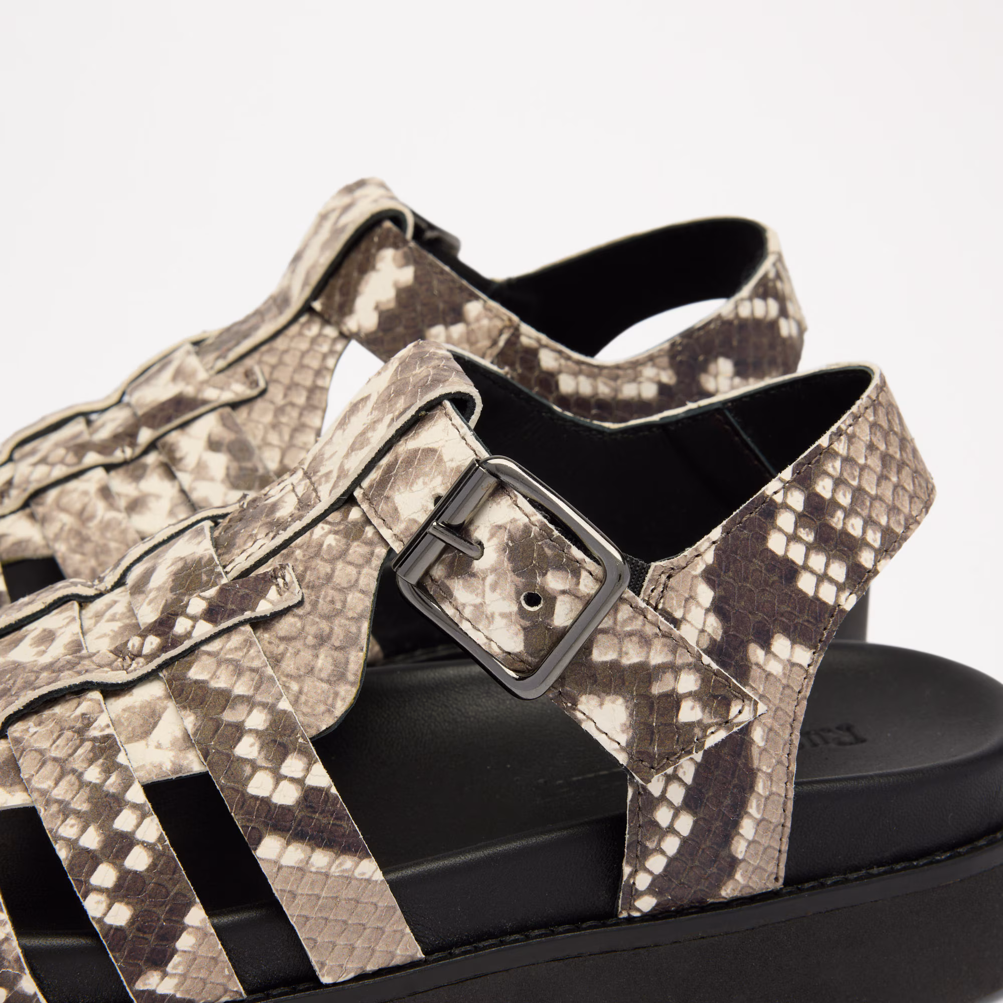 Chicago Fisherman<br>Flatform Fisherman Sandal