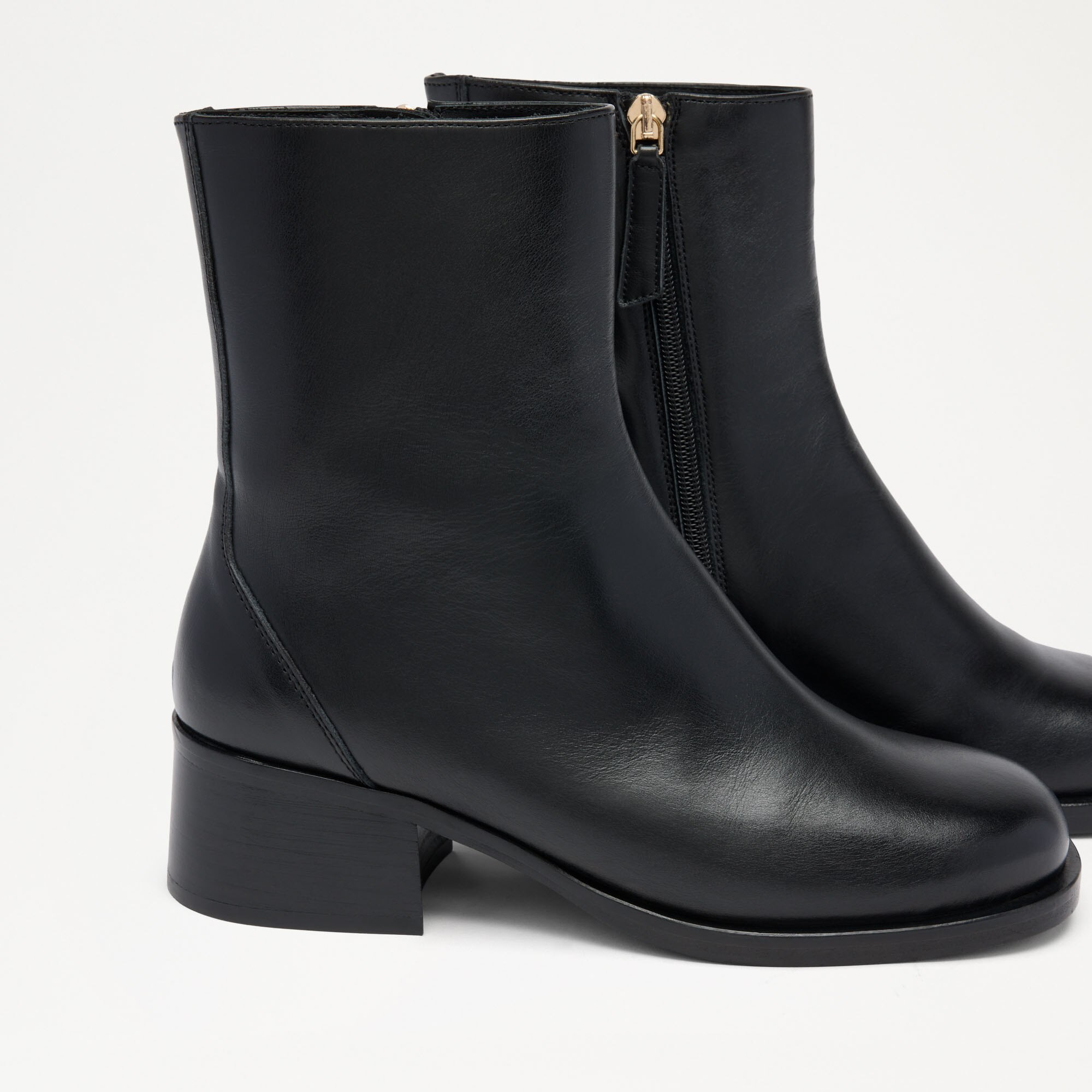 Bowland<br>Clean Block Heel Ankle Boot