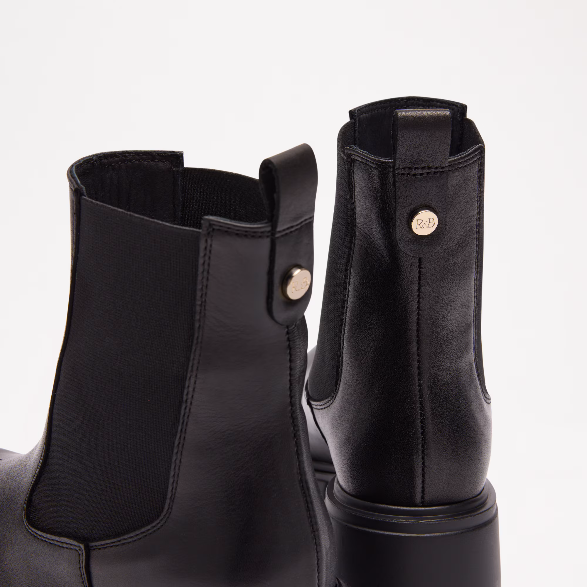 City Low<br>Cleated Heel Chelsea Boot
