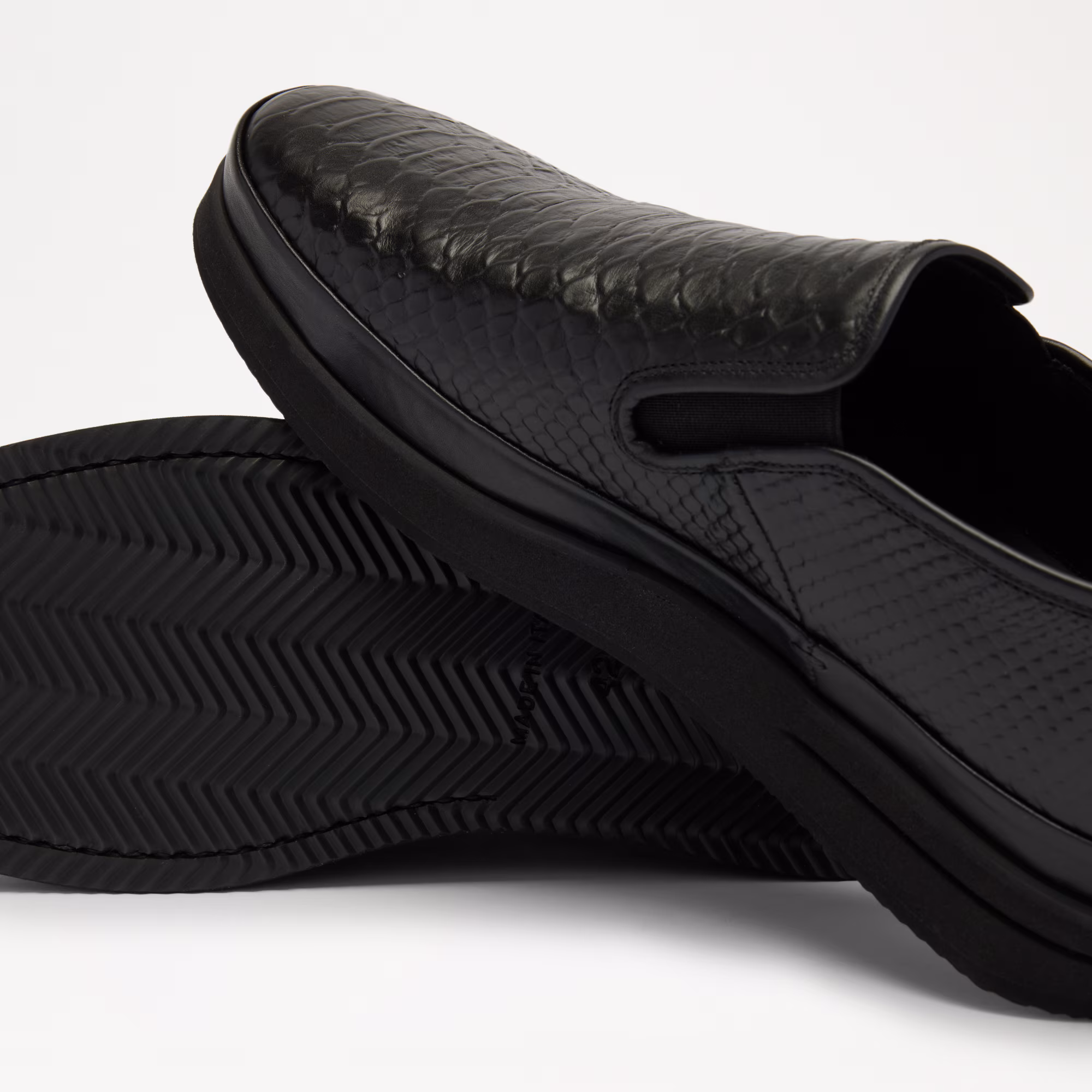 Sanmarino2<br>Slip-On Textured Trainer