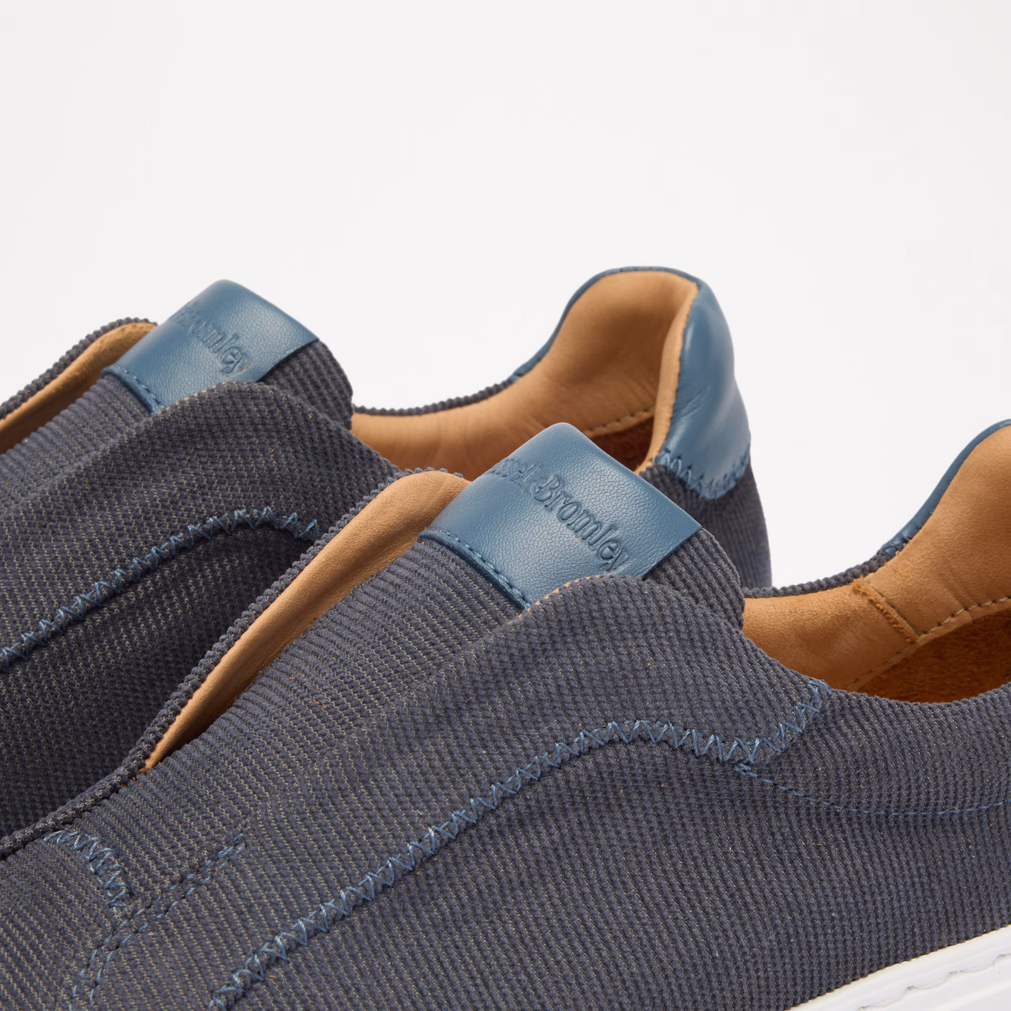 Park Mid<br>Flatform Mid Laceless Trainer