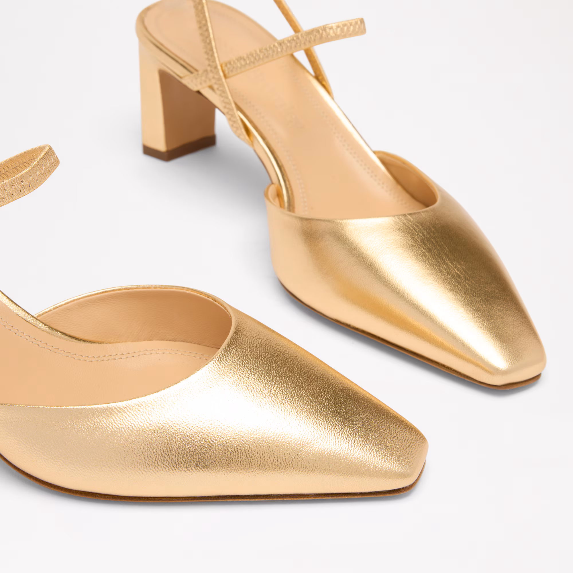 Ellonby<br>Elasticated Court