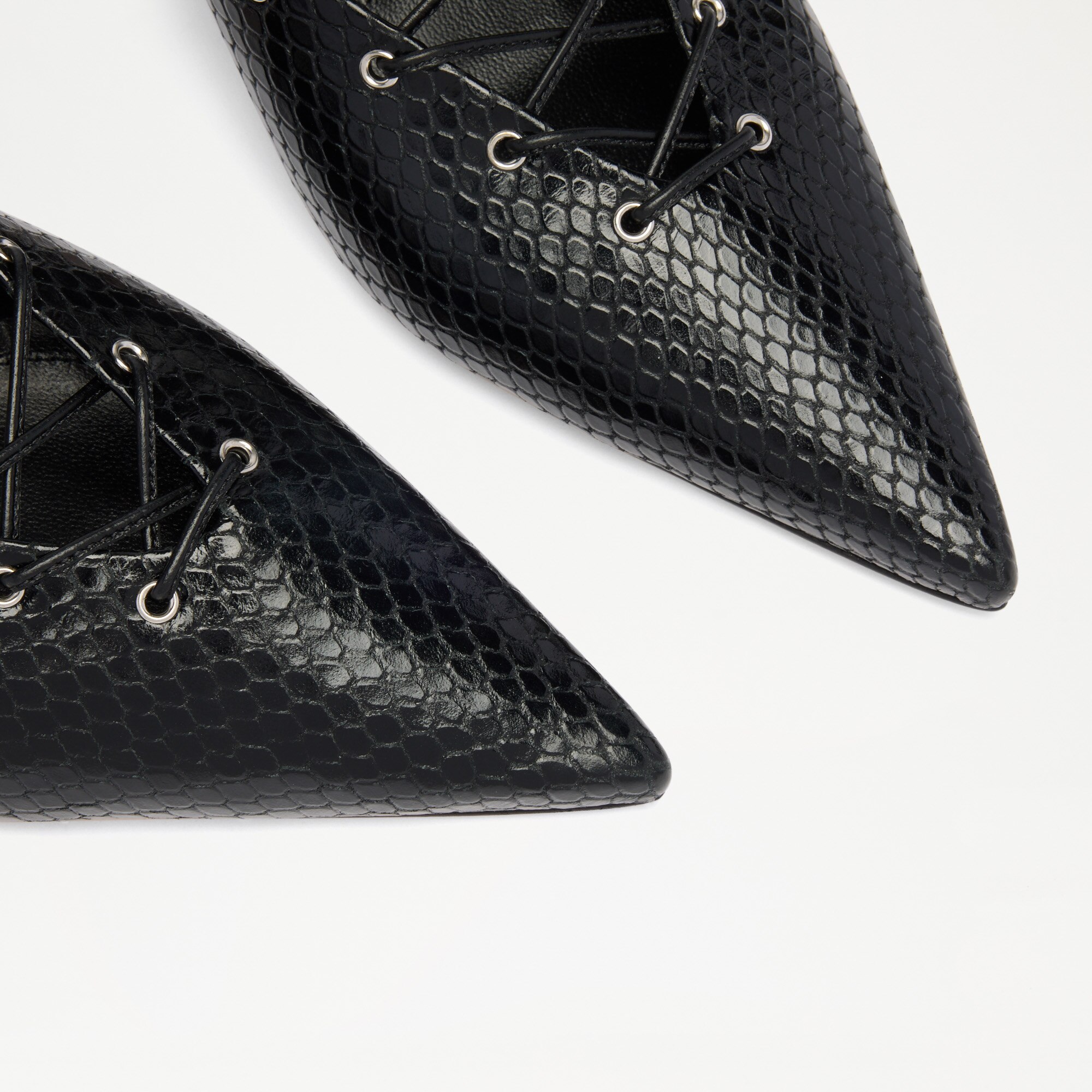 Hillcliffe Lace Up<br>Mid Heel Lace Up Court