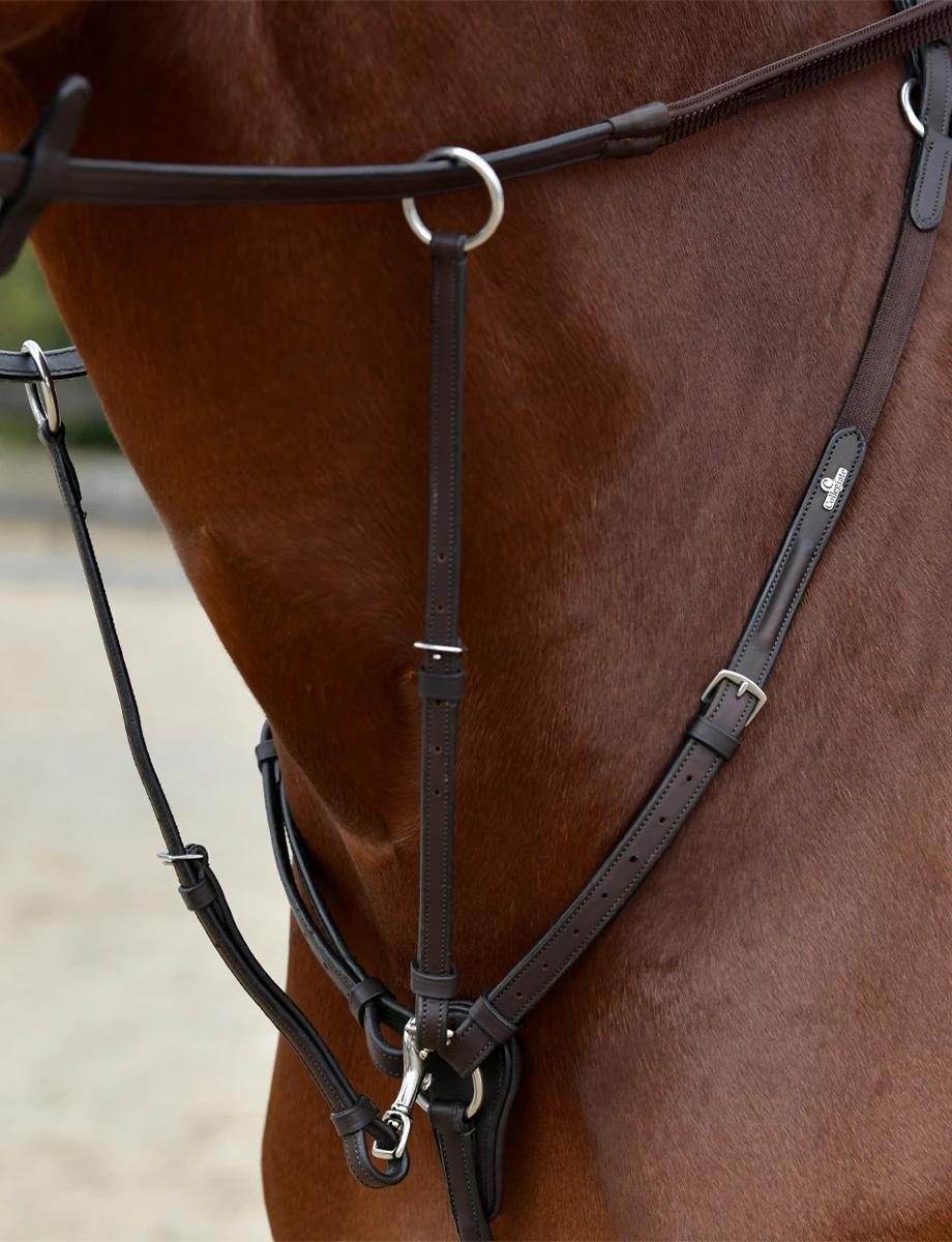 COLLEGIATE ComFiTec Opulux 3-Point Padded Raised Breastplate With Running Attachment