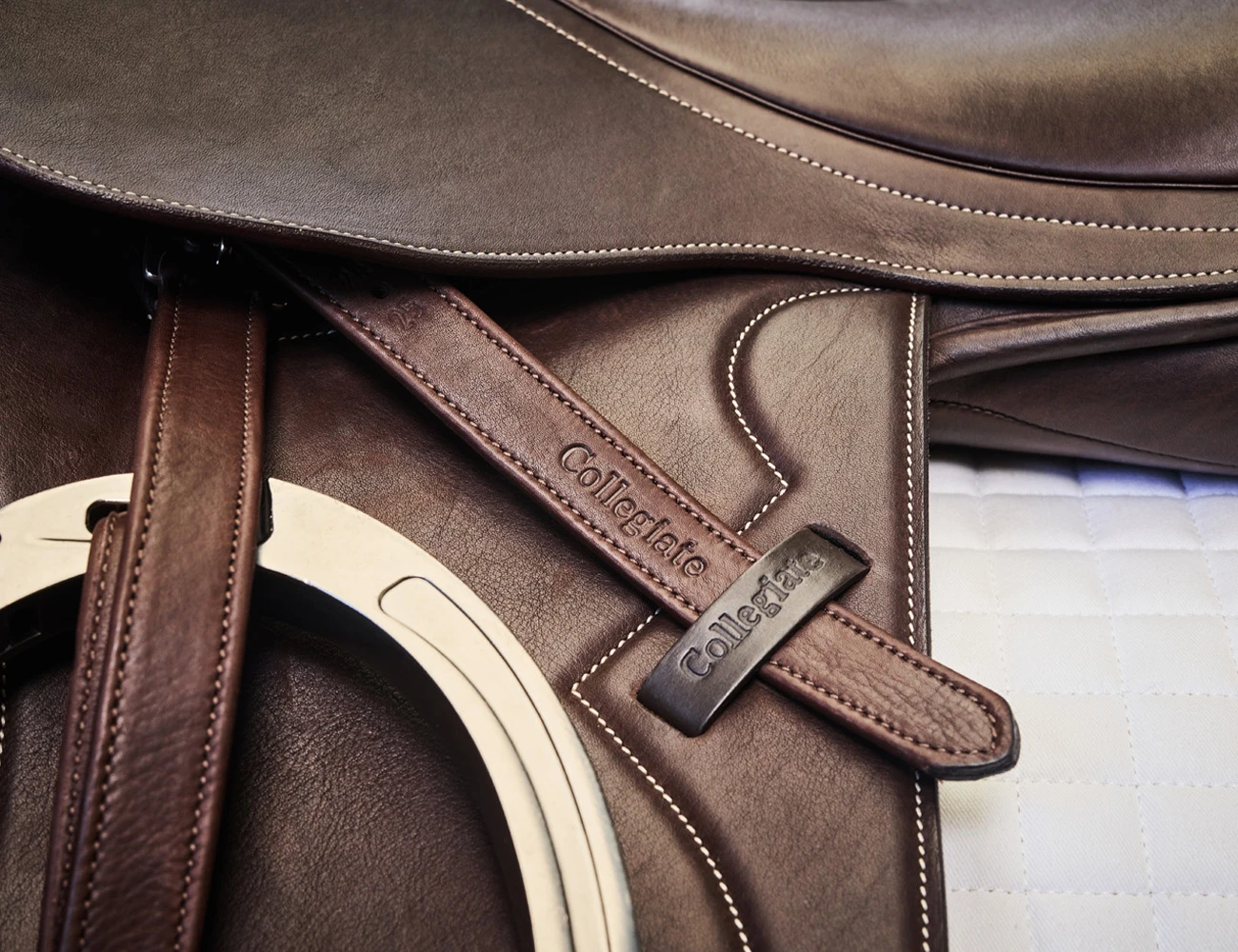 COLLEGIATE Astute Close Contact Saddle