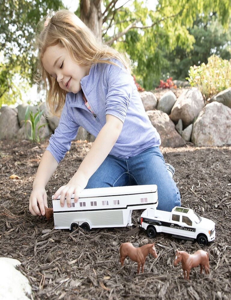 JOHN DEERE Ford F-350 Pickup With Horse Trailer And Horses
