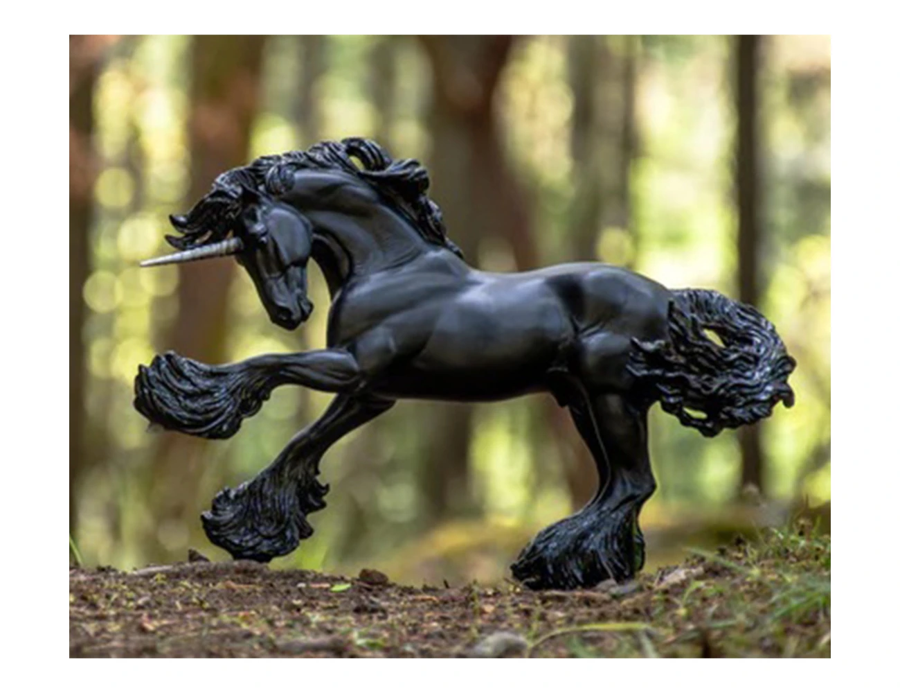 BREYER Traditional Obsidian - Unicorn Stallion
