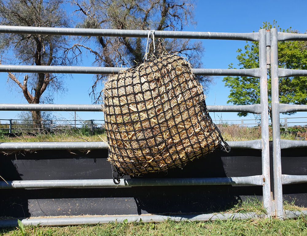 GUTZBUSTA Deluxe 5MM Knotless Slow Feed Hay Net