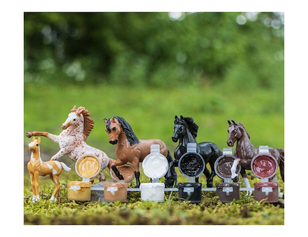 BREYER Activity Horse Crazy Colourful Breeds Paint Kit