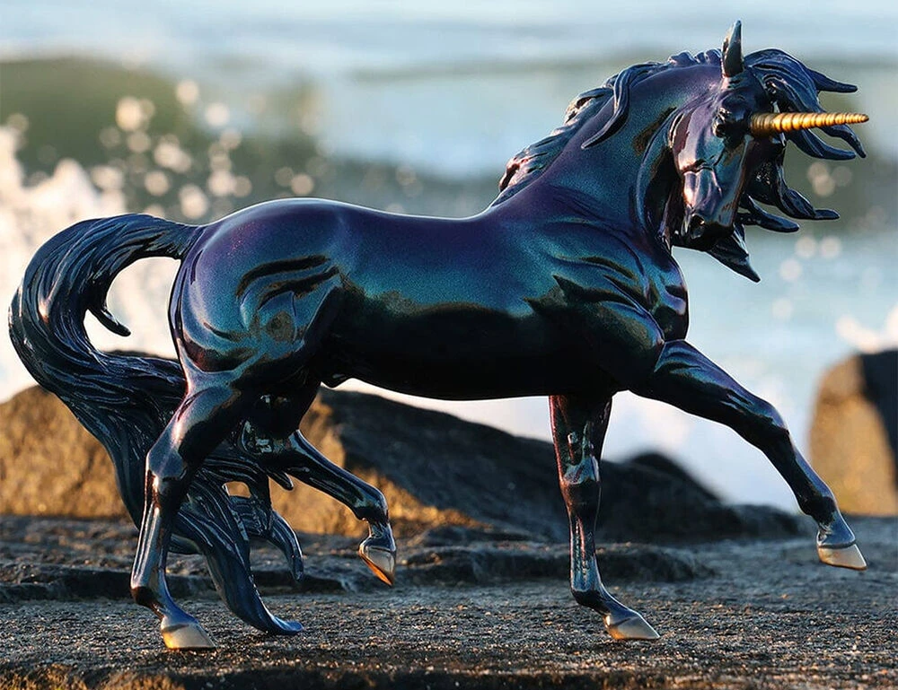 BREYER Traditional Neptune - Unicorn Stallion
