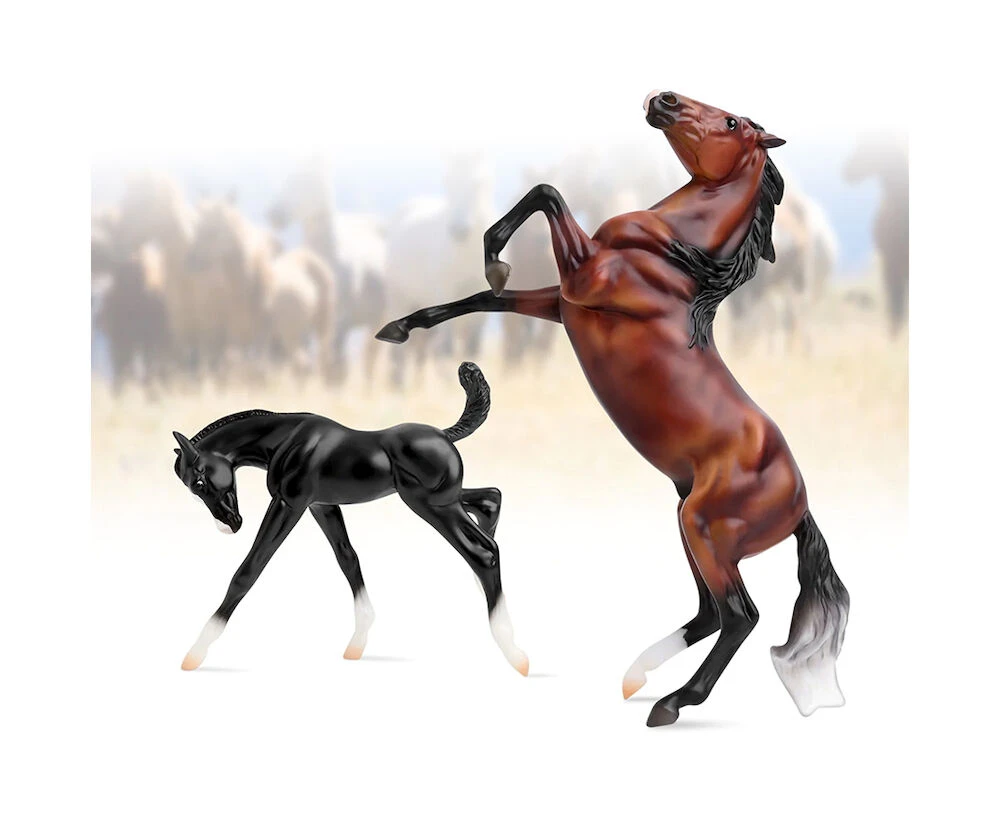 BREYER Freedom Wild And Free Horse And Foal Set