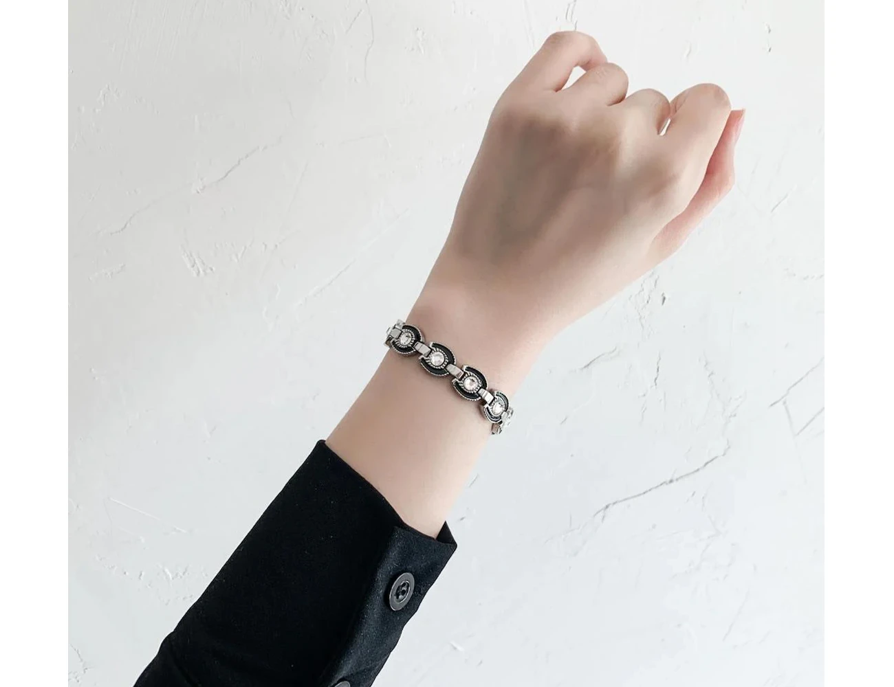 SABONA Ladies Gem Black Horseshoe Magnetic Bracelet