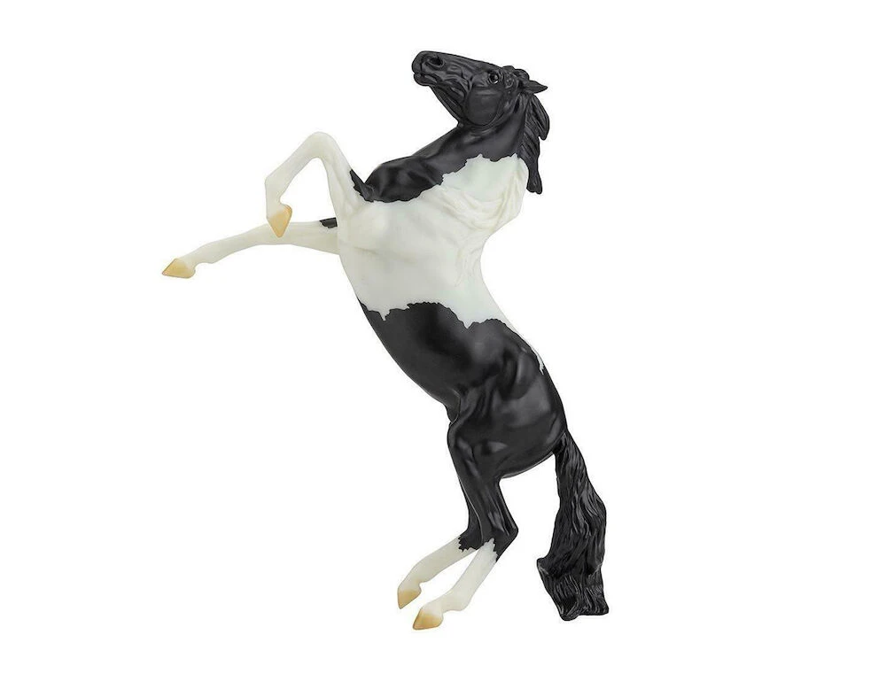 BREYER Freedom Black Pinto Rearing Mustang