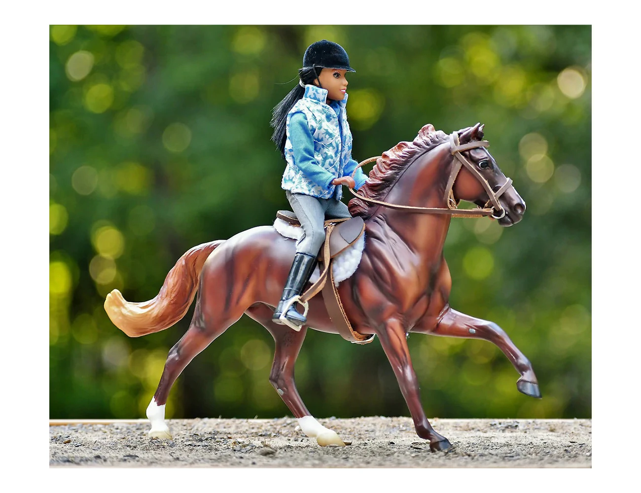 BREYER Traditional Makayla Schooling Figure
