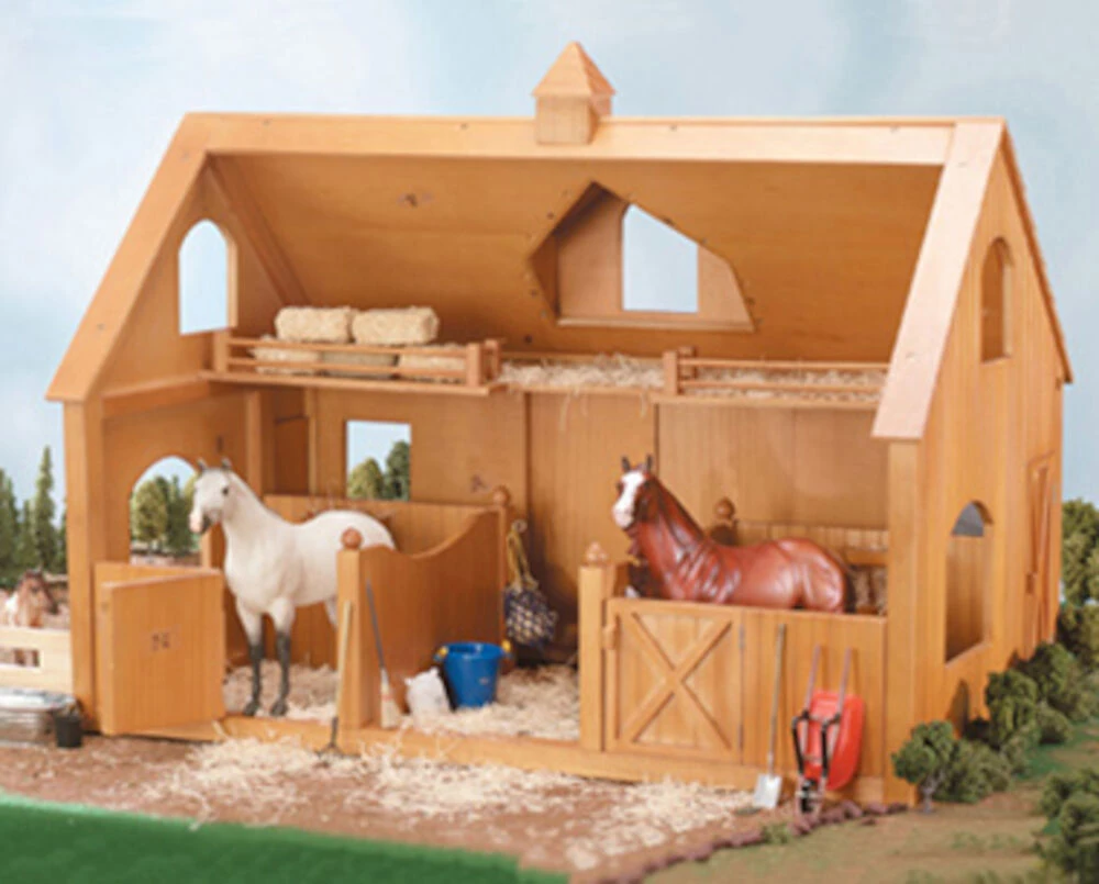 BREYER Traditional Deluxe Wood Barn With Cupola