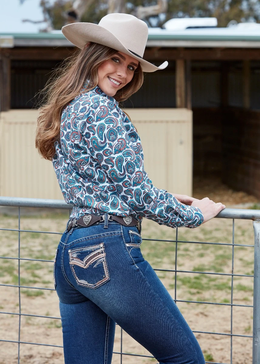 PURE WESTERN Womens Emma Boot Cut Jeans 32 Leg