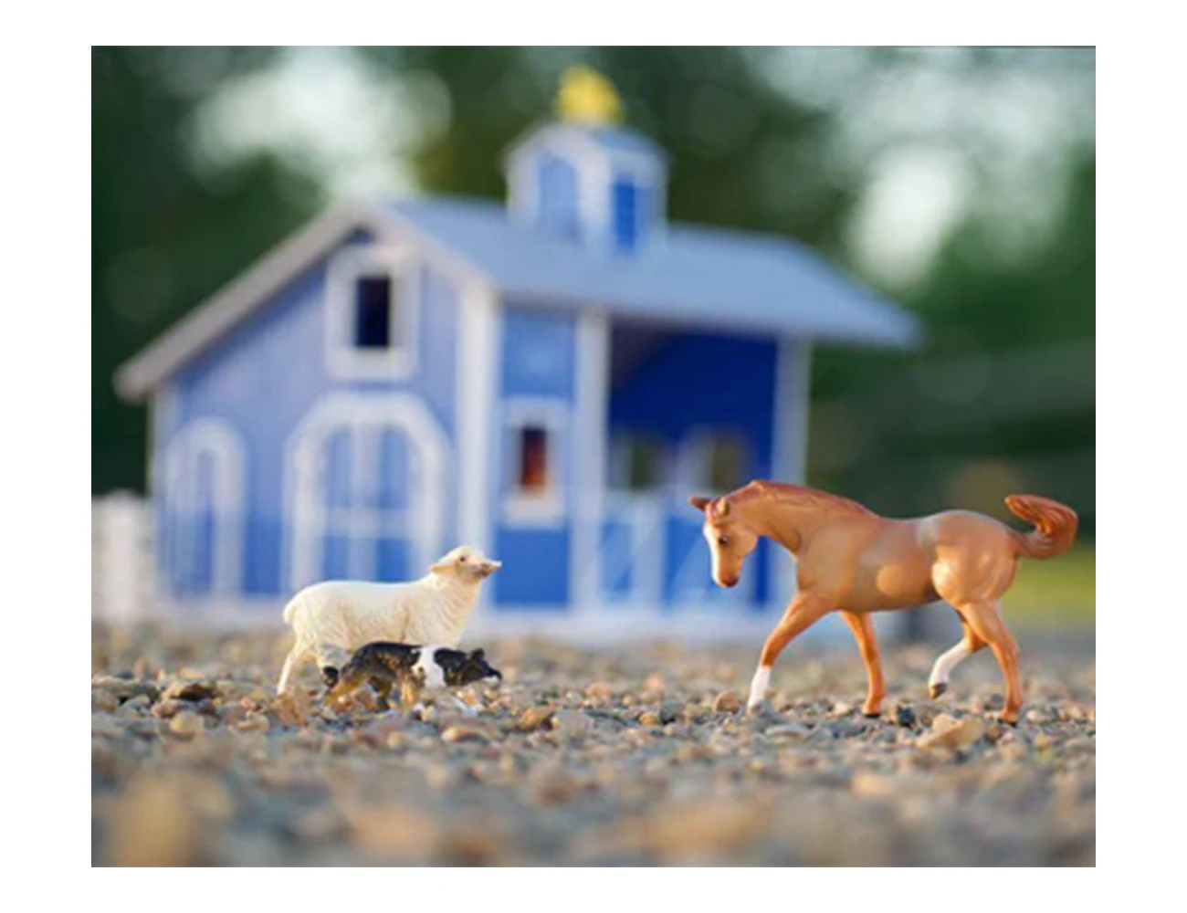 BREYER Farms Home At The Barn Playset