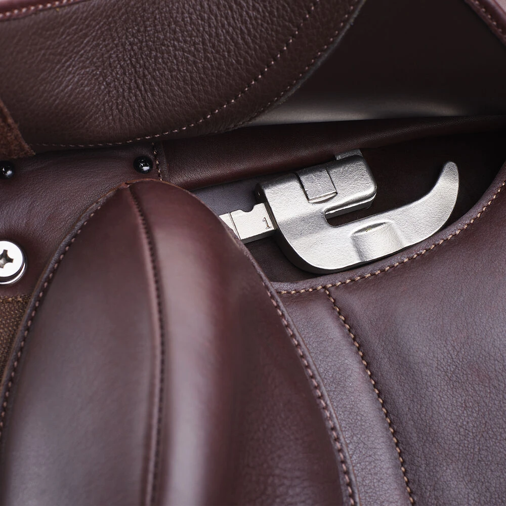 BATES Artiste Dressage Saddle With Luxe Leather & Hart