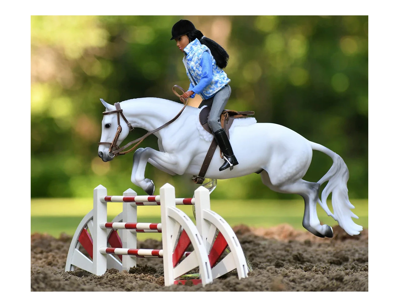 BREYER Traditional Makayla Schooling Figure