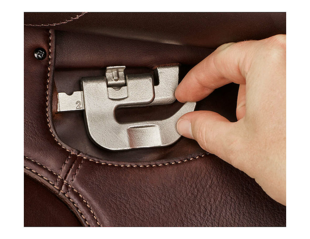 BATES Isabell Icon Dressage Saddle With Luxe Leather And Hart