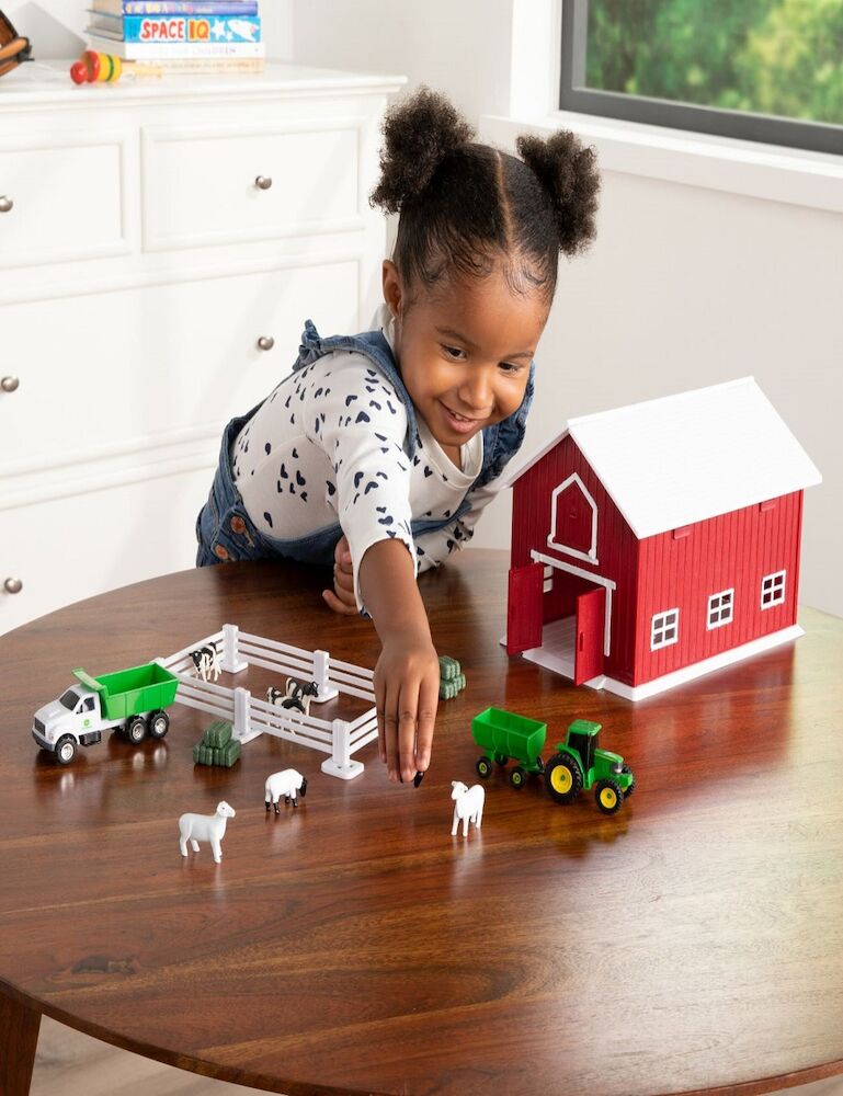 JOHN DEERE 24 Piece Farm Playset With Red Barn
