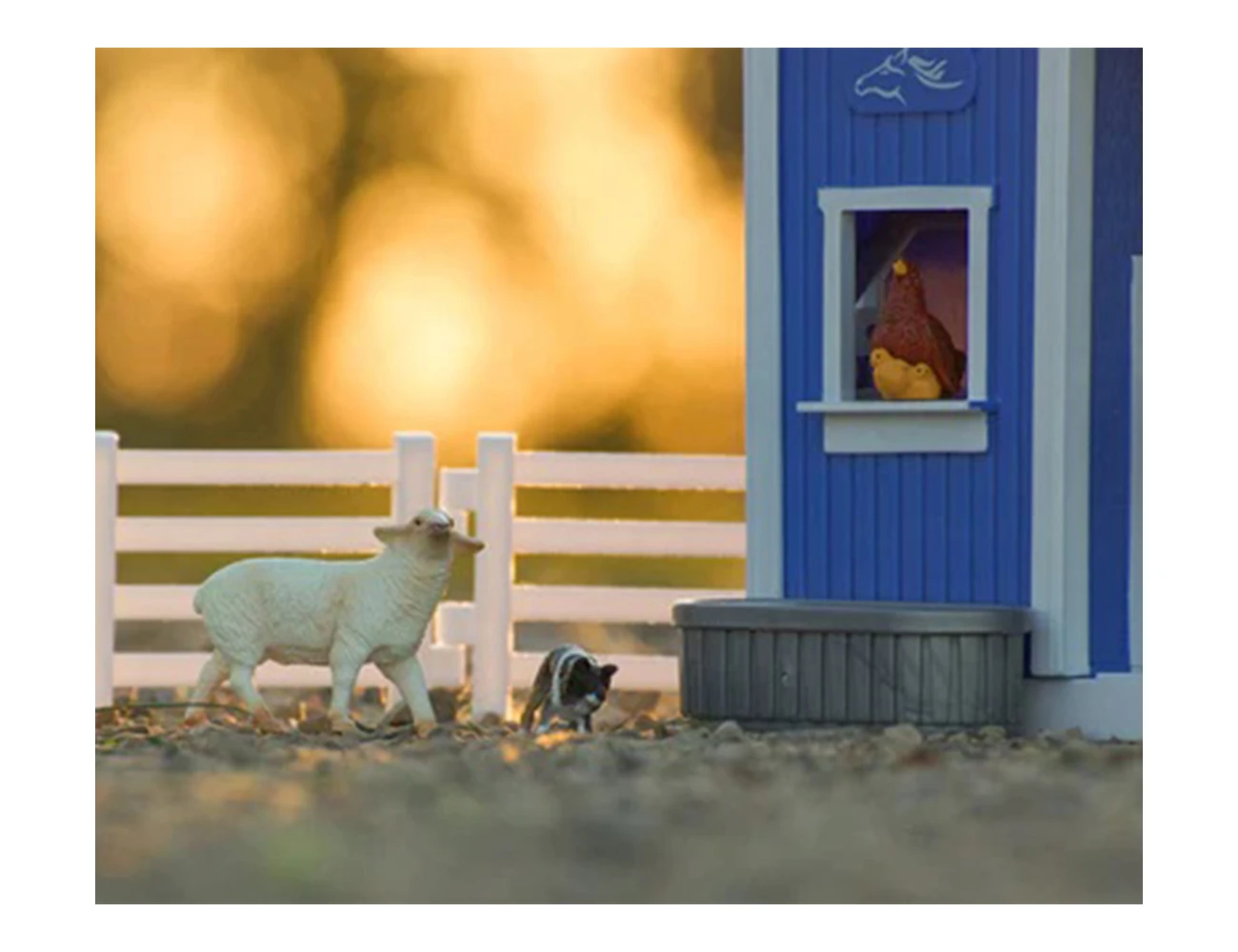 BREYER Farms Home At The Barn Playset