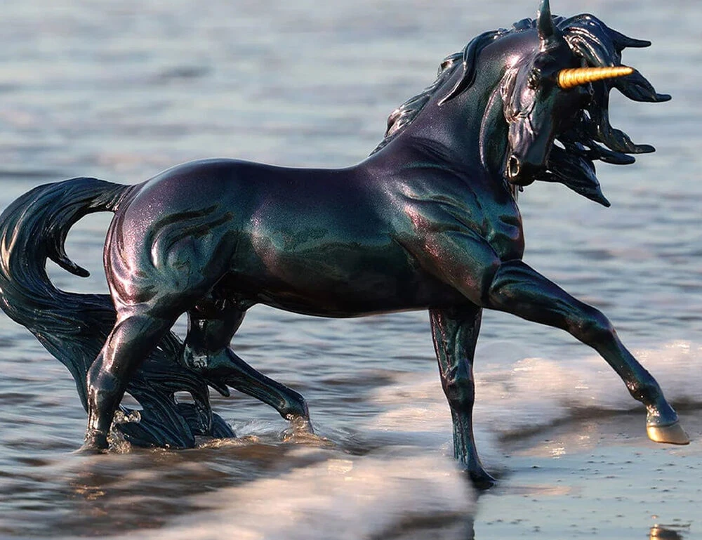 BREYER Traditional Neptune - Unicorn Stallion