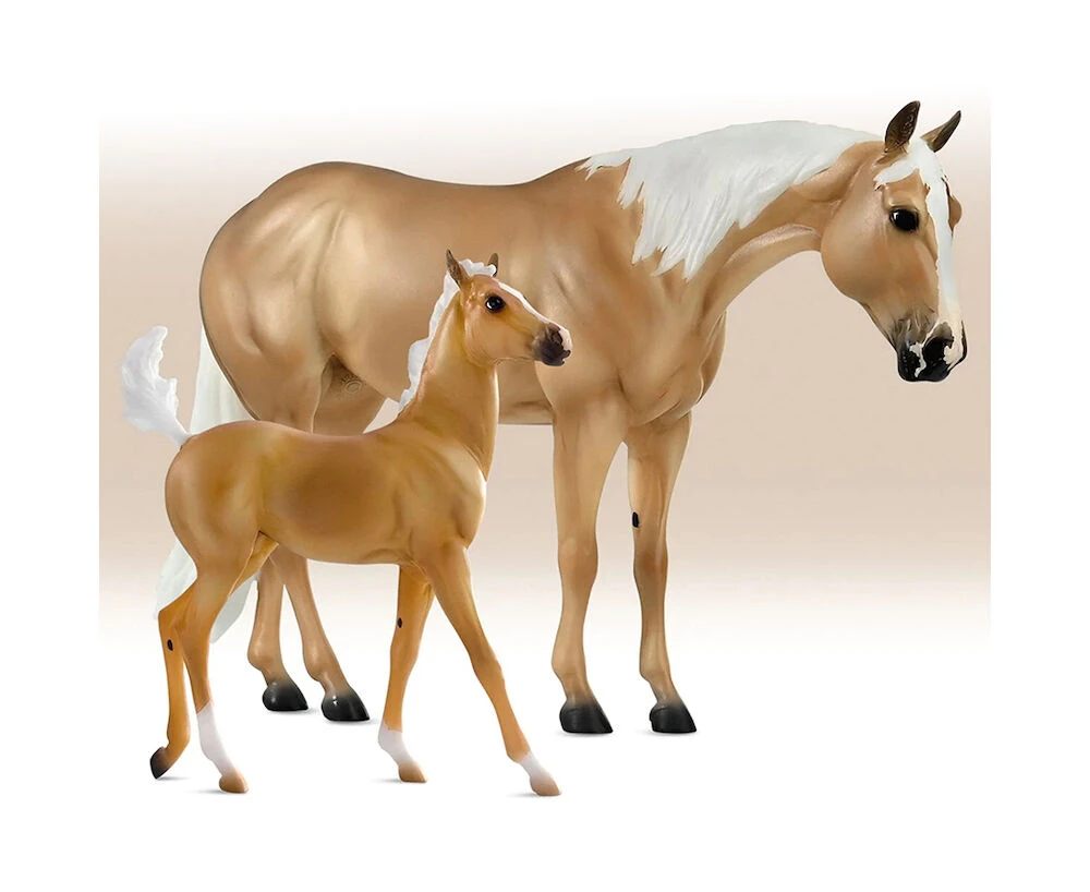 BREYER Ebony Shines And Foal