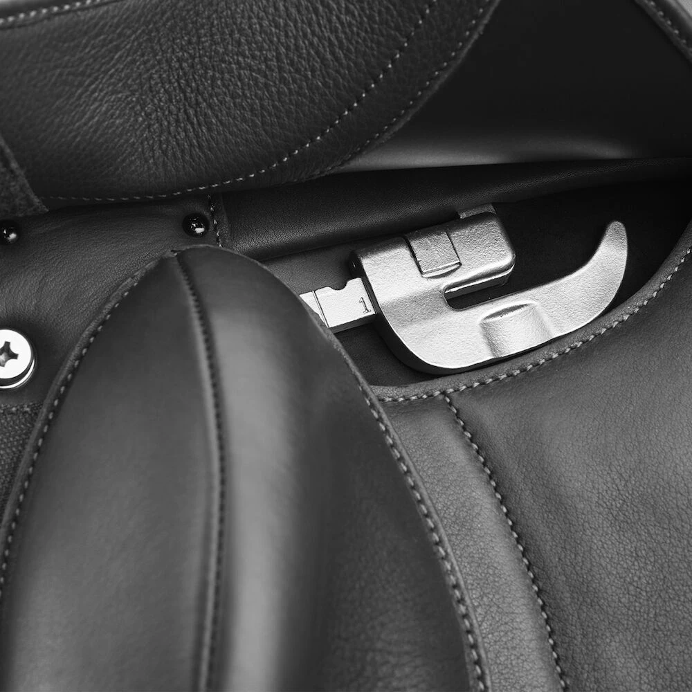 BATES Artiste Dressage Saddle With Luxe Leather & Hart