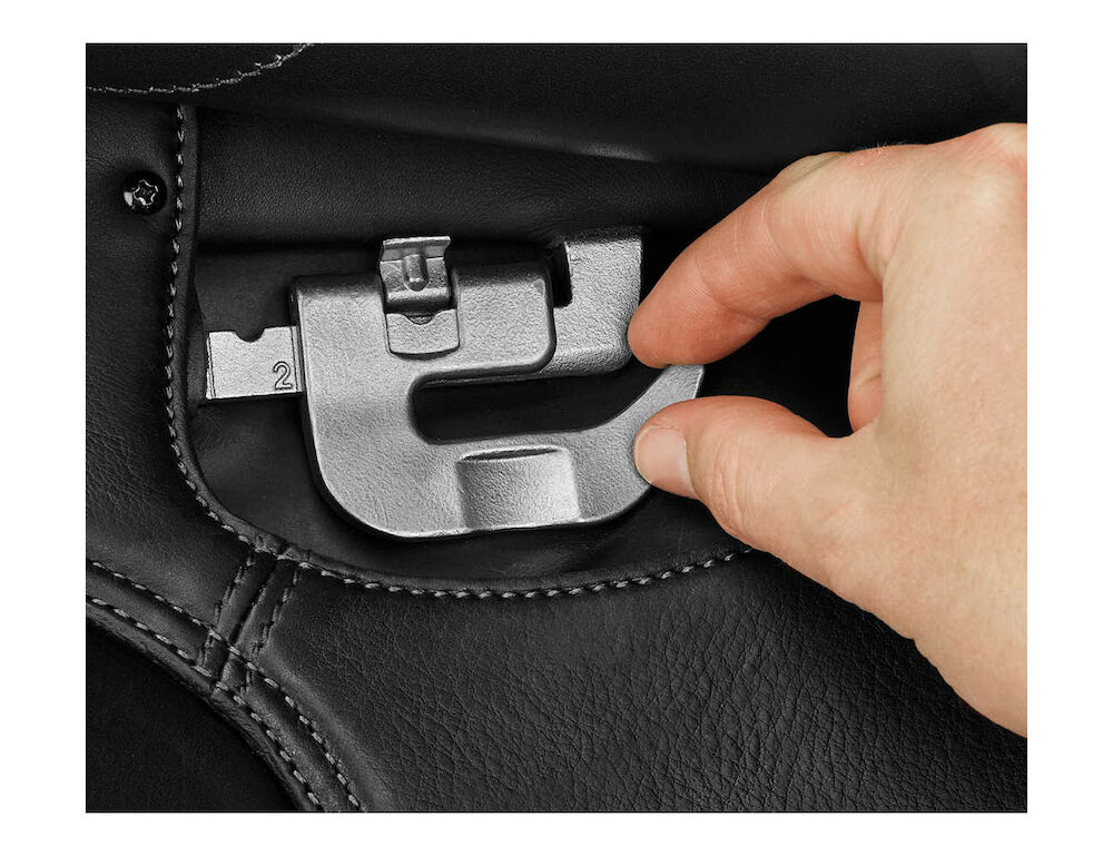 BATES Isabell Icon Dressage Saddle With Luxe Leather And Hart