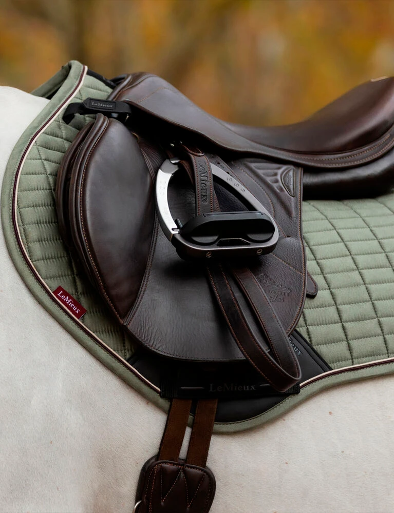 LEMIEUX Suede Close Contact Square Saddle Pad