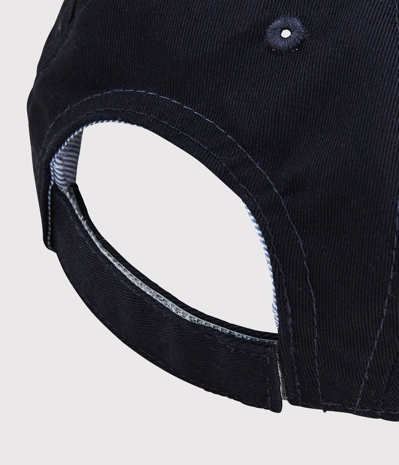 Casquette avec badge en bouclette bébé garon