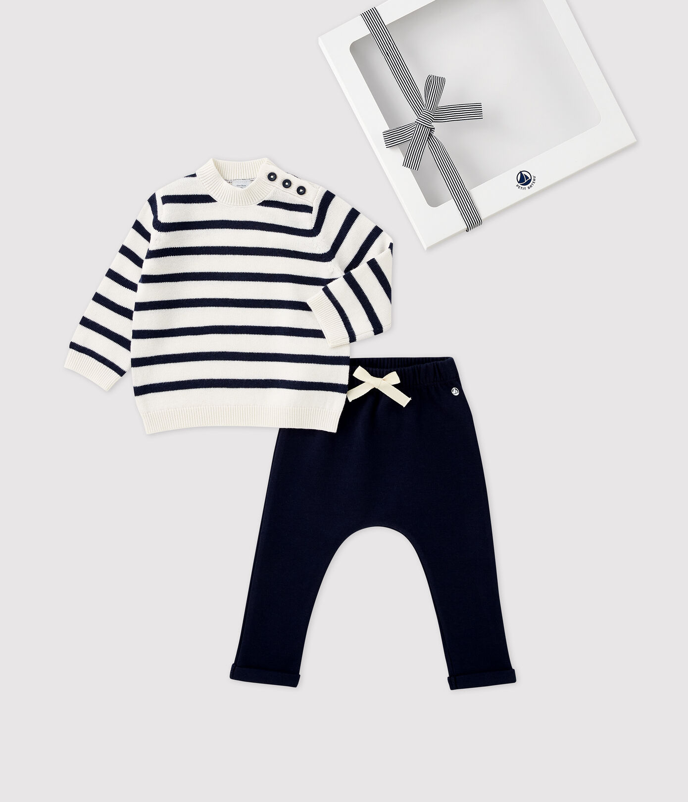 Coffret cadeau bébé pull et pantalon