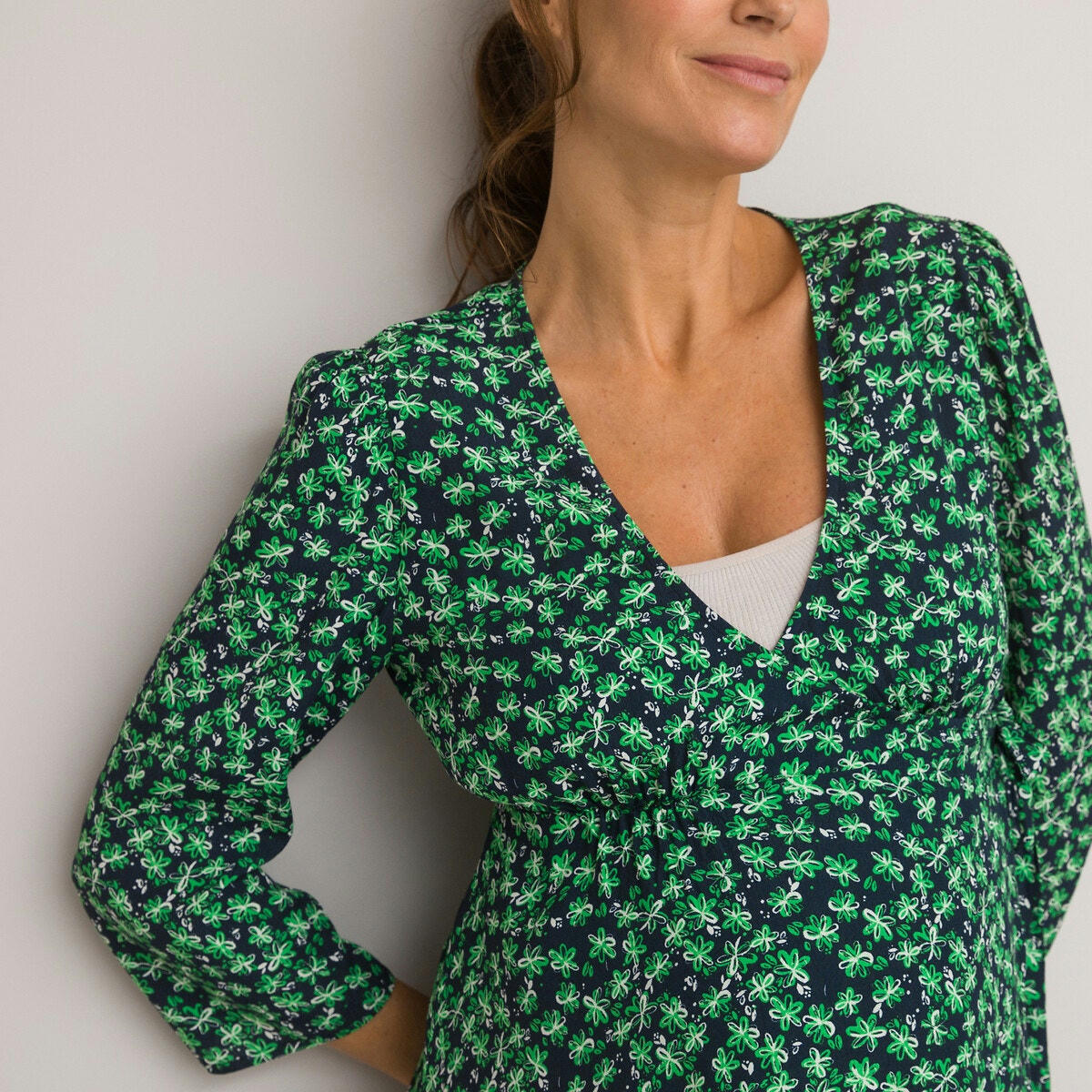 Robe de grossesse, forme cache-cœur