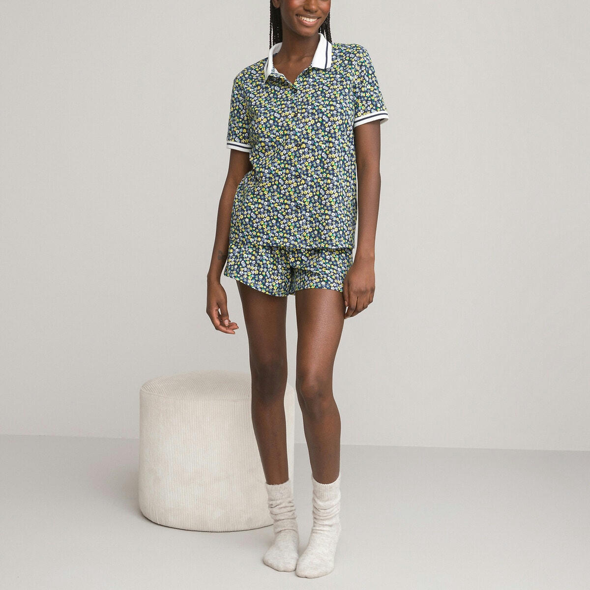 Pyjashort imprimé fleurs, détails contrastants