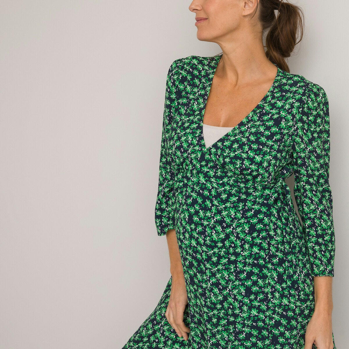 Robe de grossesse, forme cache-cœur