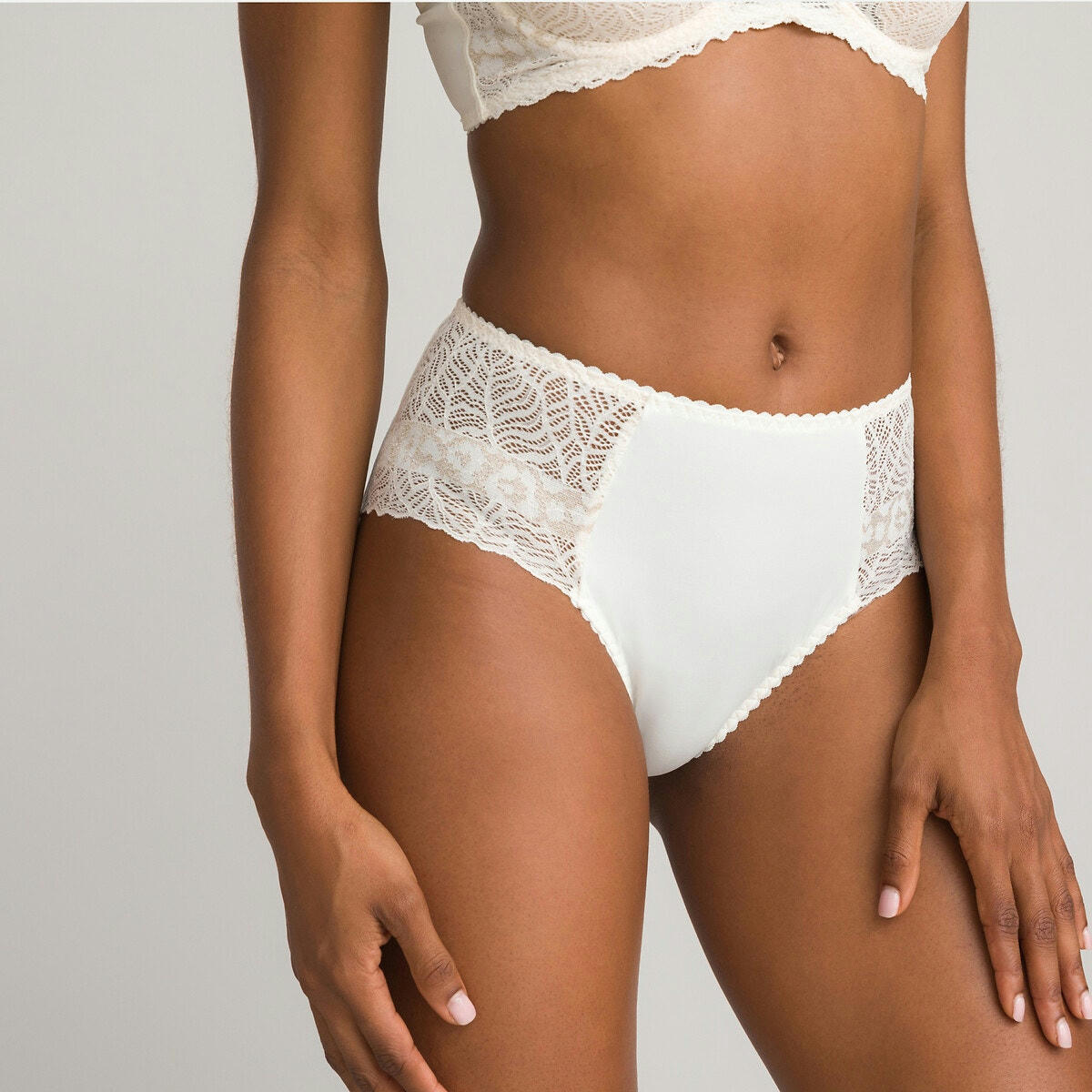 Culotte en dentelle et microfibre