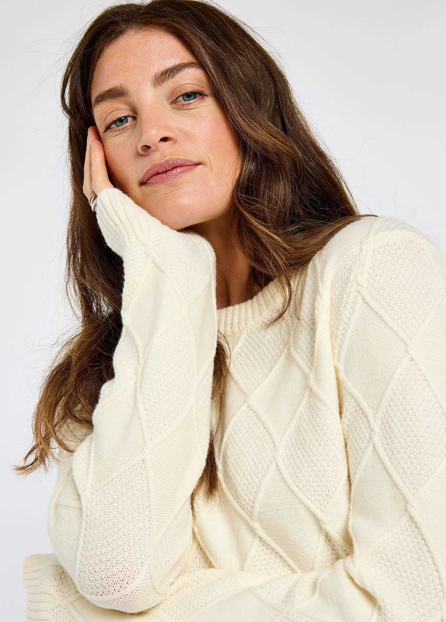 Banteer Ladies' cable knit crew neck - Oyster