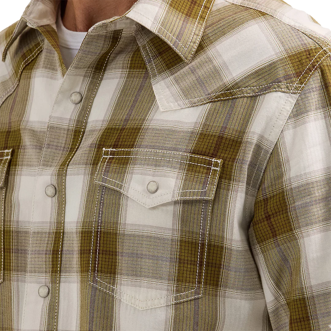 Wrangler Men's Retro Premium Plaid Long Sleeve Snap Shirt