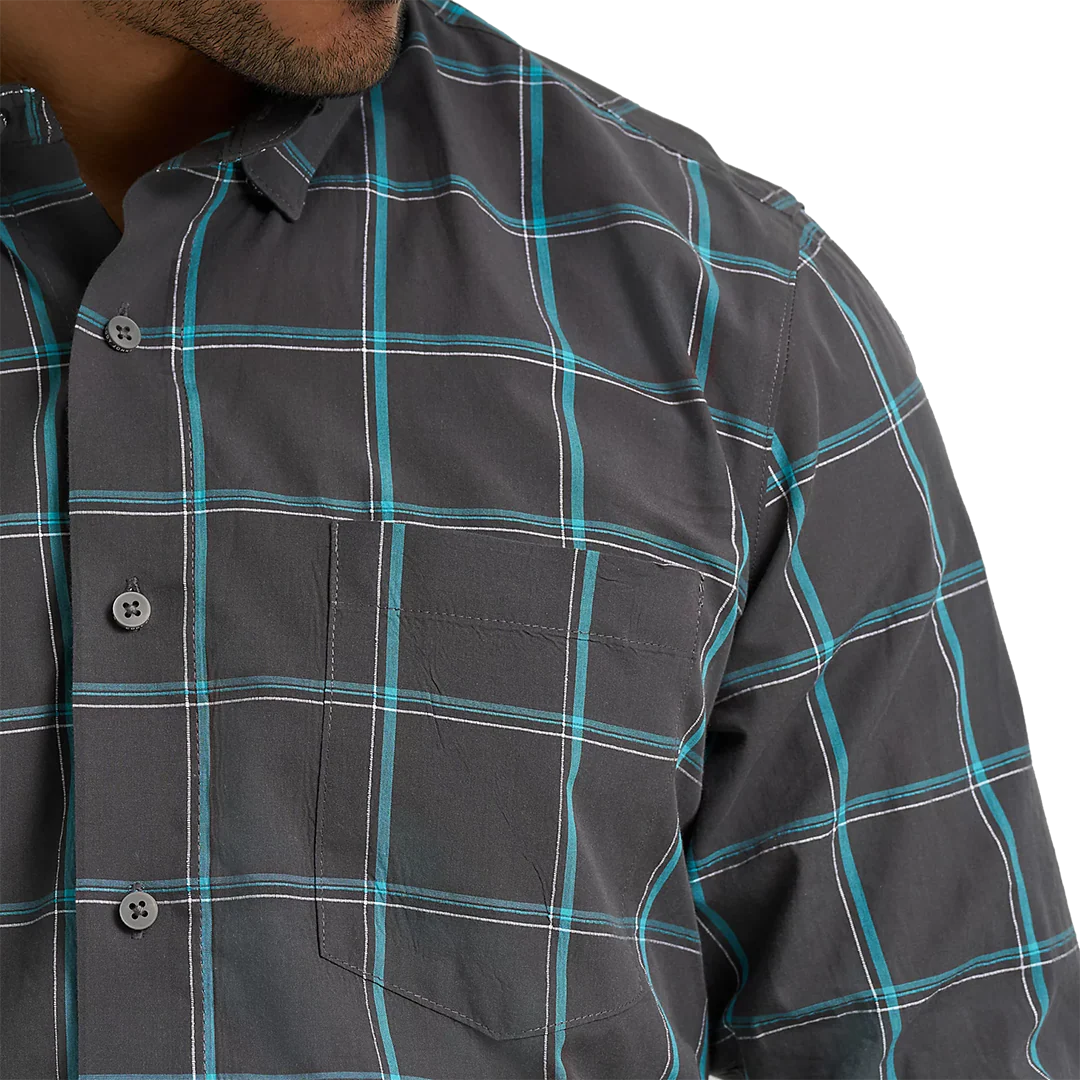 Wrangler Men's Cody Johnson Long Sleeve Button Down Shirt