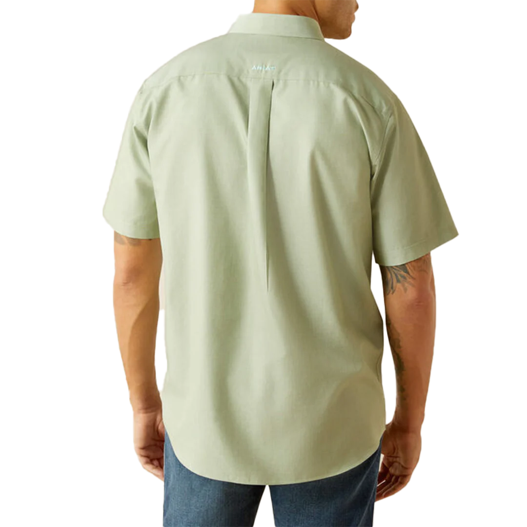 Ariat Men's Wrinkle Free Solid Classic Fit Short Sleeve Button Shirt