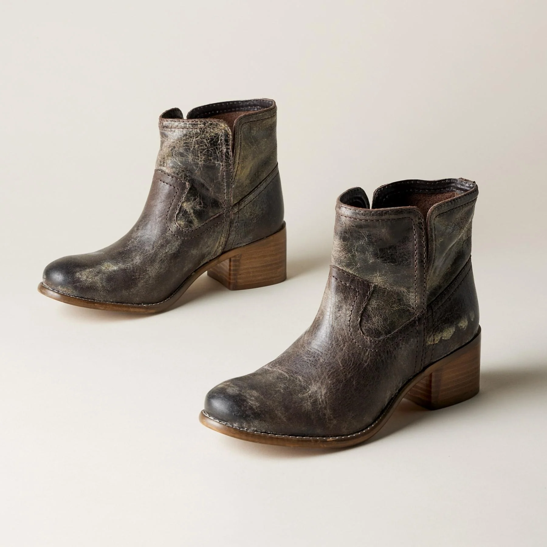 Blazing Hearts Boots