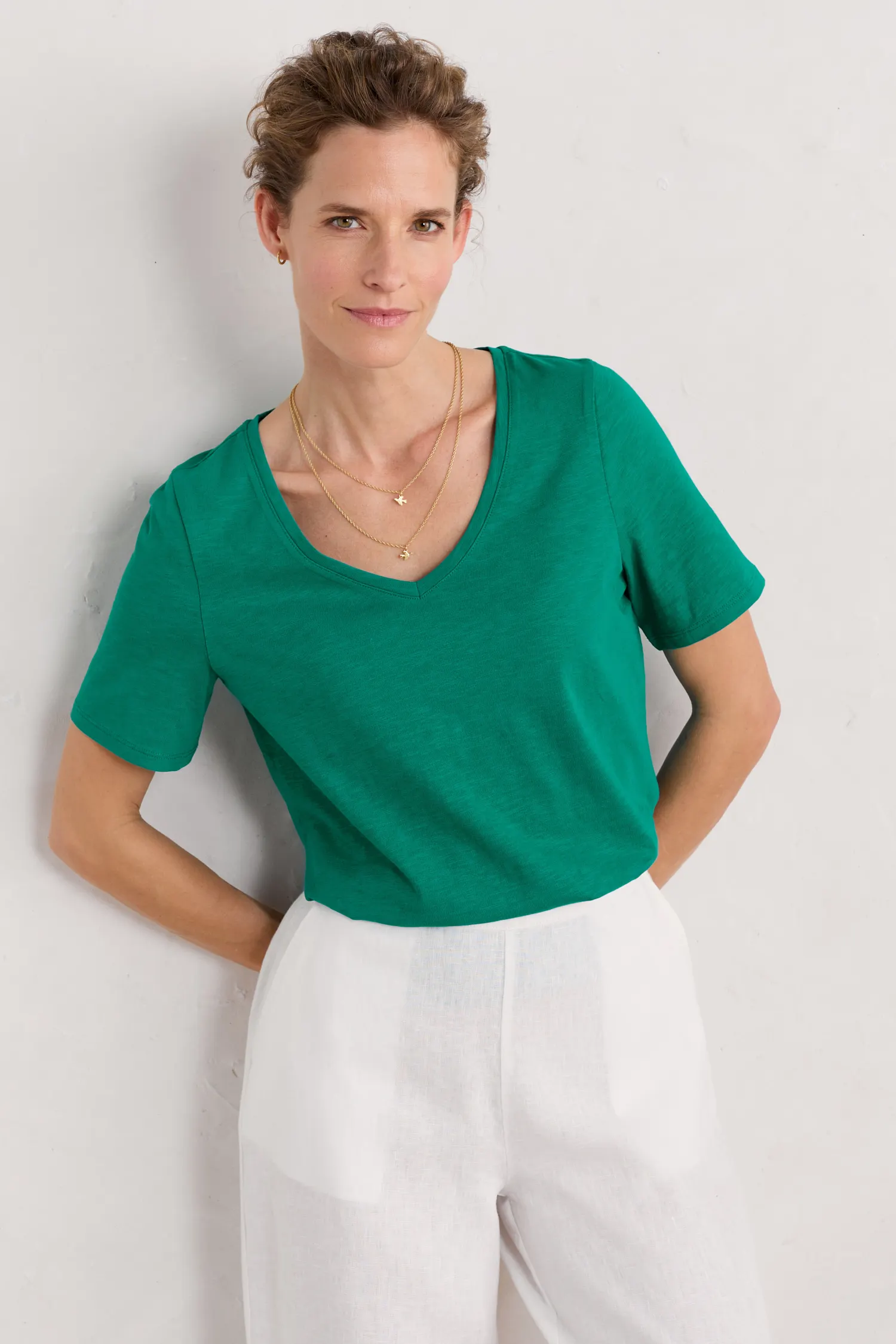 Burdock Organic Cotton V-Neck T-Shirt (GOTS)