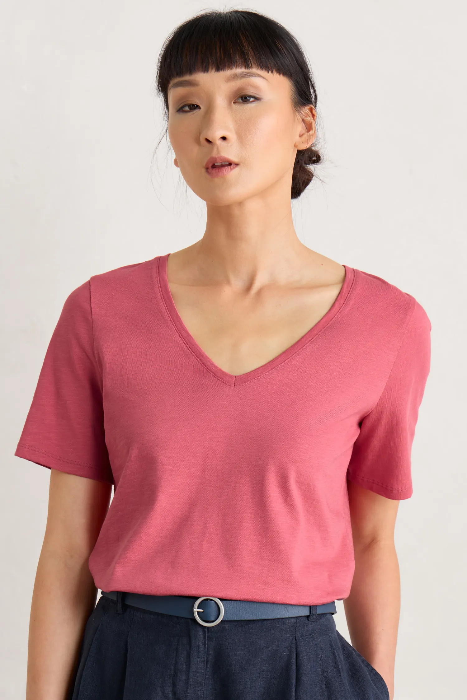 Burdock Organic Cotton V-Neck T-Shirt (GOTS)