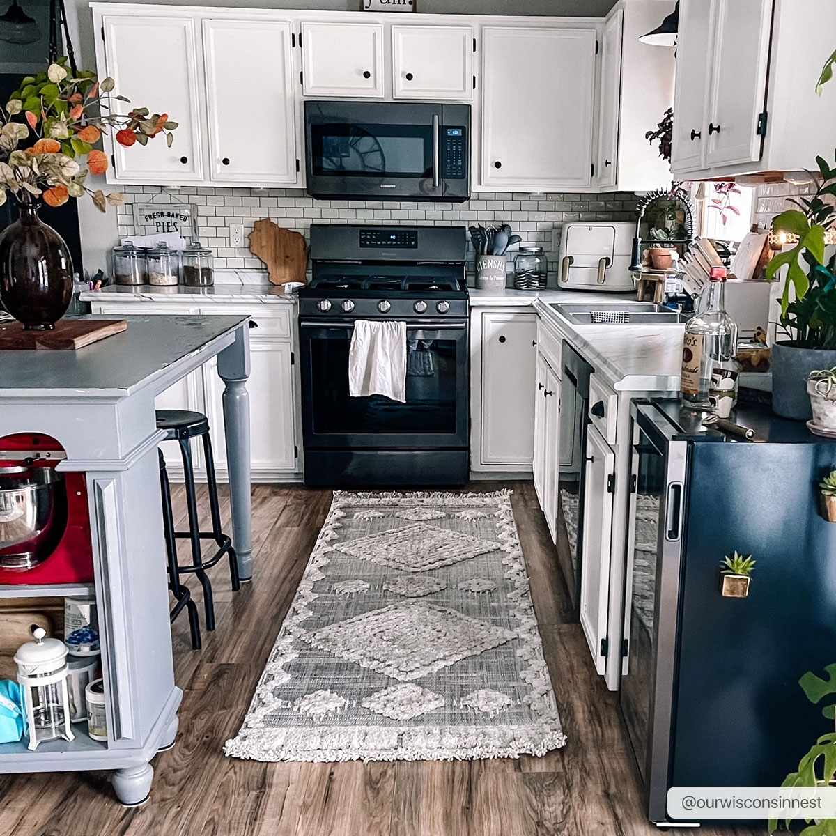 Boutique Rugs - Ampusungan Area Rug