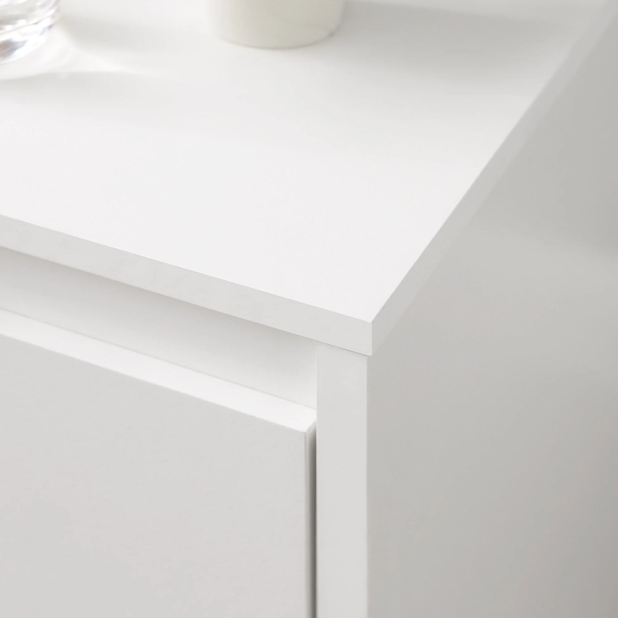 18 Contemporary 1-Drawer Nightstand